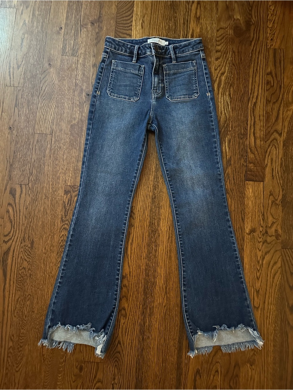 HIDDEN JEANS Happi Crop Flare in a medium-dark wash, size 26